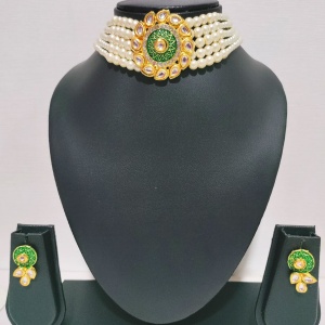 Choker with Single Locket and Earring Fancy Design