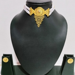 SM34-W White Pearl Stylish Design Choker for Women and Girls