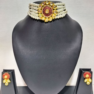 KUS85-M Choker with Single Locket and Earring Fancy Design