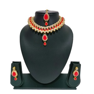 Paars White and Red Diamond Necklace Set with Bhindi Imitation Jewelry